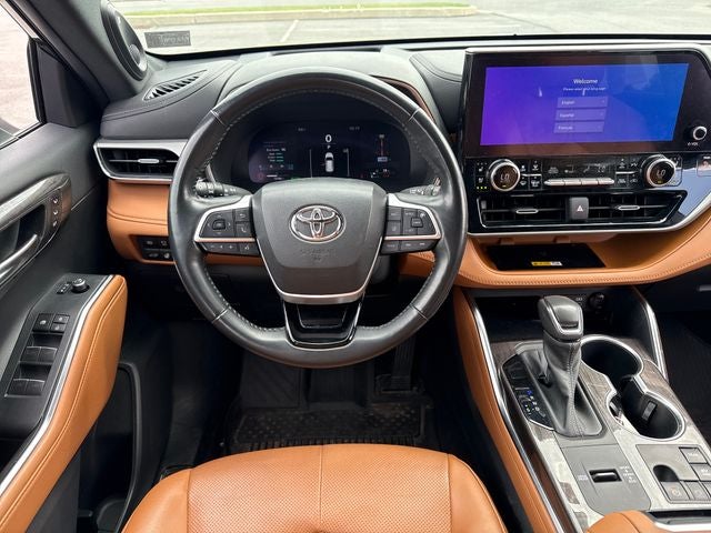2023 Toyota Highlander Hybrid Platinum