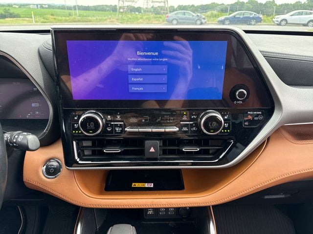 2023 Toyota Highlander Hybrid Platinum