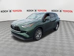 2023 Toyota Highlander Hybrid Platinum