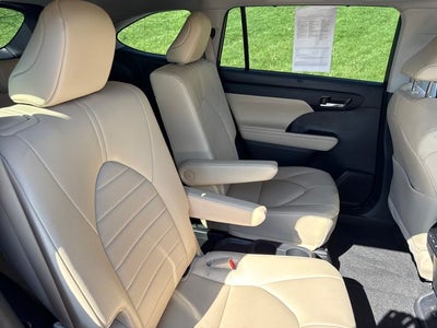 2023 Toyota Highlander Hybrid XLE