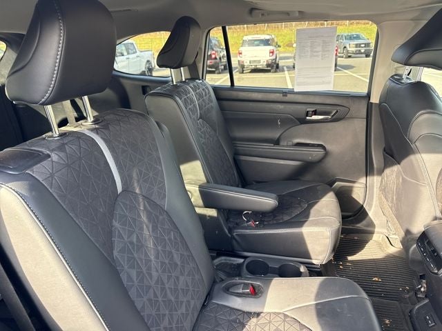 2024 Toyota Highlander Hybrid XLE Nightshade