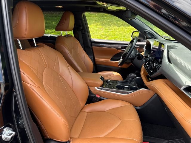 2023 Toyota Highlander Platinum