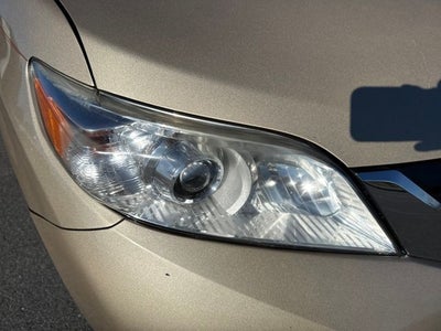 2012 Toyota Sienna LE 8 Passenger