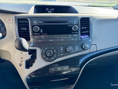 2012 Toyota Sienna LE 8 Passenger