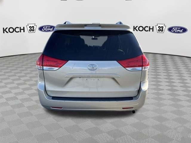 2012 Toyota Sienna LE 8 Passenger