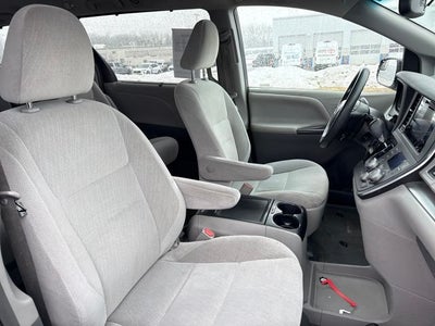 2015 Toyota Sienna LE 8 Passenger