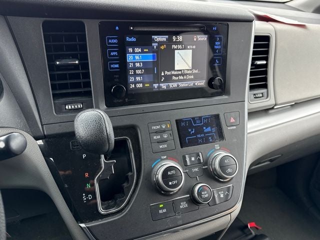 2015 Toyota Sienna LE 8 Passenger