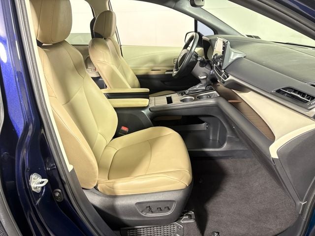 2022 Toyota Sienna XLE 8 Passenger