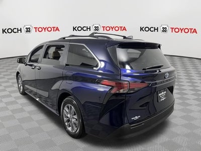 2022 Toyota Sienna XLE 8 Passenger