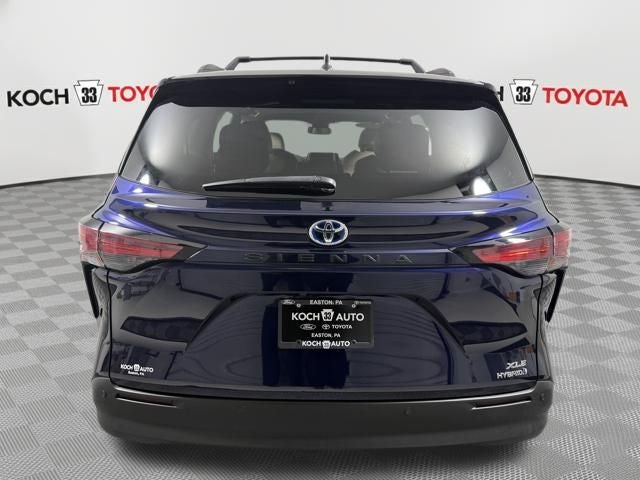 2022 Toyota Sienna XLE 8 Passenger