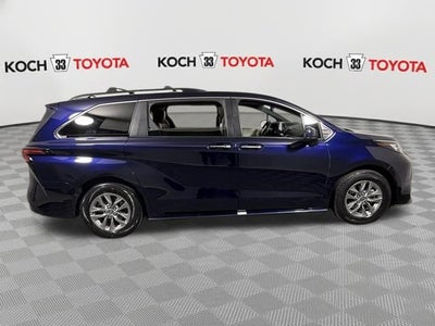 2022 Toyota Sienna XLE 8 Passenger