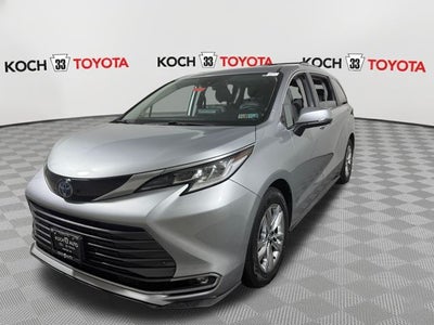 2022 Toyota Sienna Limited 7 Passenger