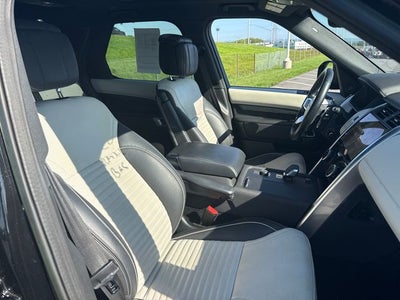2023 Land Rover Discovery Metropolitan Edition