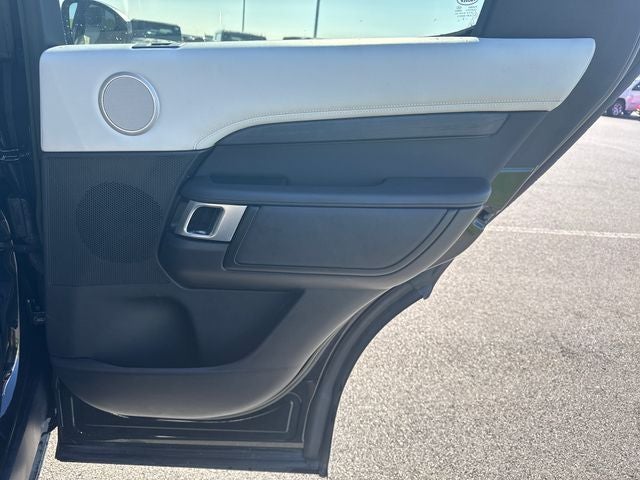2023 Land Rover Discovery Metropolitan Edition