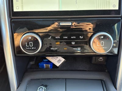 2023 Land Rover Discovery Metropolitan Edition