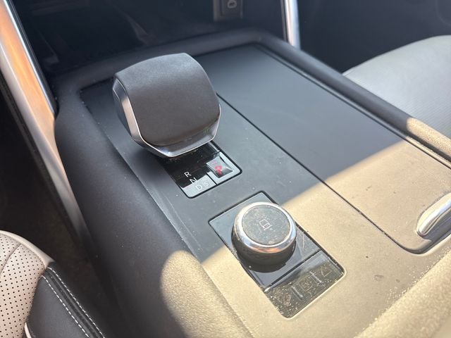 2023 Land Rover Discovery Metropolitan Edition