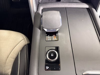 2023 Land Rover Discovery Metropolitan Edition