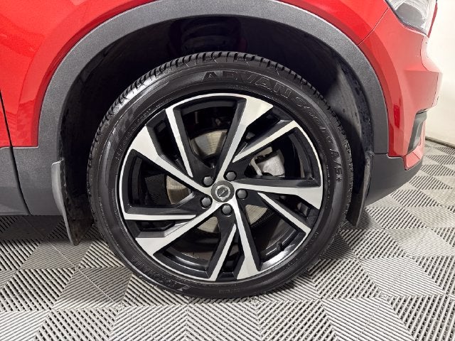 2022 Volvo XC40 R-Design