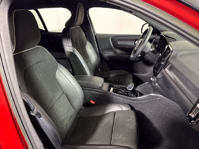 2022 Volvo XC40 R-Design