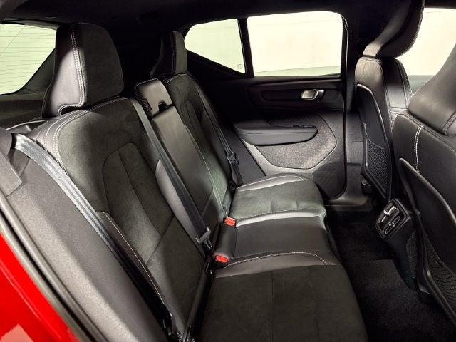2022 Volvo XC40 R-Design