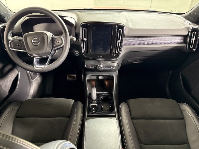 2022 Volvo XC40 R-Design