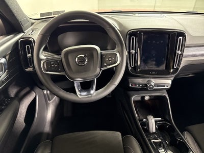 2022 Volvo XC40 R-Design
