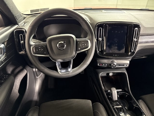 2022 Volvo XC40 R-Design