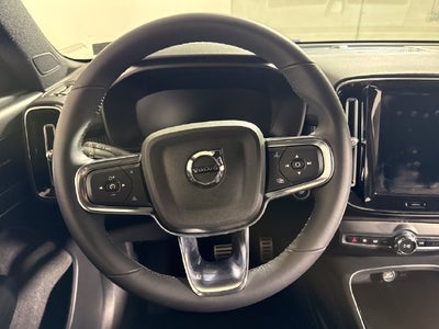 2022 Volvo XC40 R-Design