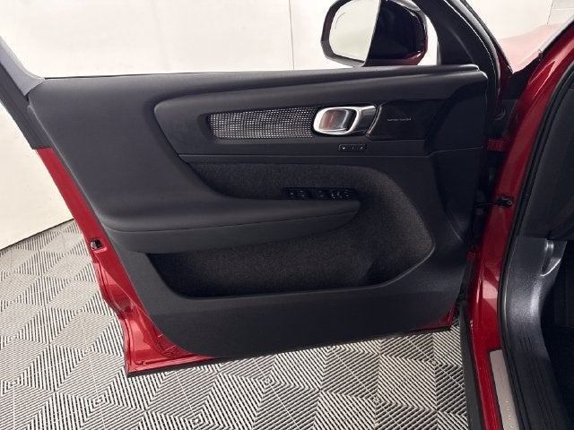 2022 Volvo XC40 R-Design