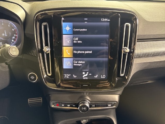 2022 Volvo XC40 R-Design