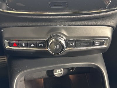 2022 Volvo XC40 R-Design