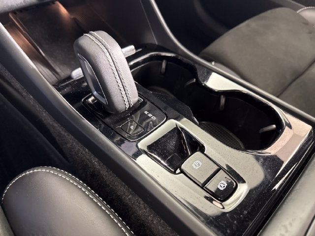 2022 Volvo XC40 R-Design