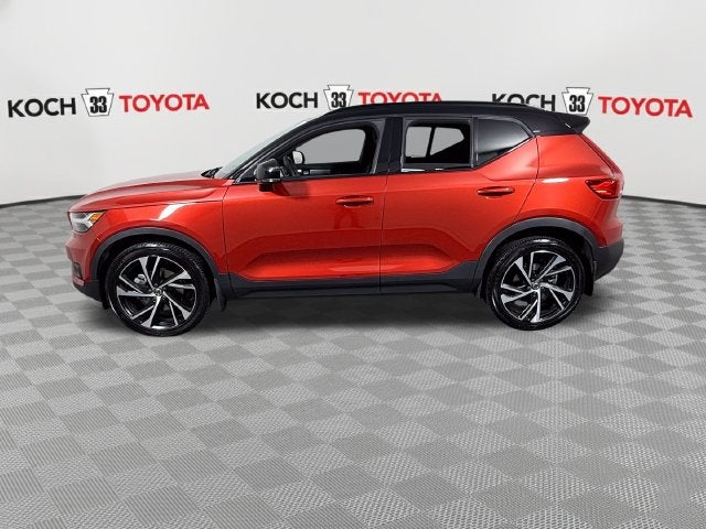 2022 Volvo XC40 R-Design