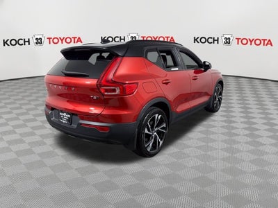 2022 Volvo XC40 R-Design