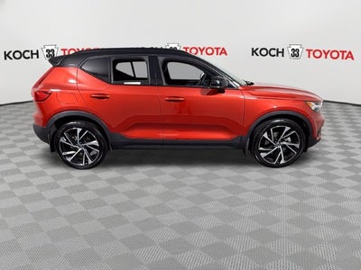 2022 Volvo XC40 R-Design